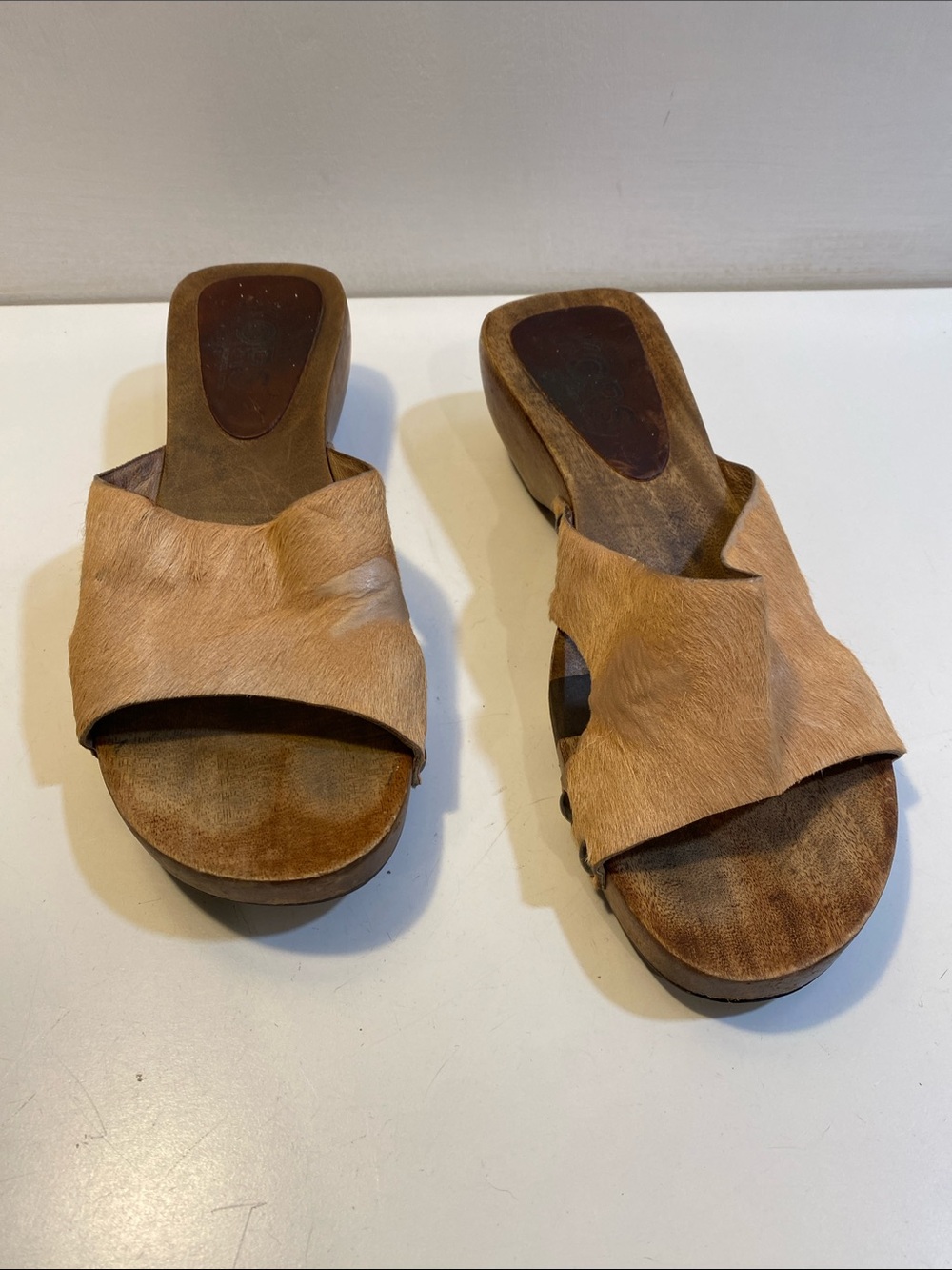MICHAEL KORA Women's Tan Slide Wood Fur Leather  Wedge Sandals Sz 8M